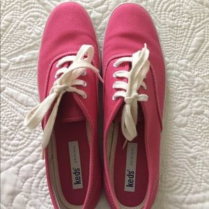 Like new hot pink Keds size 8 very narrow